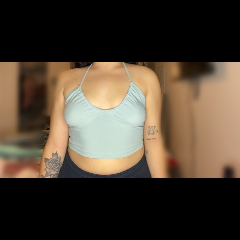 Green crop top 🌟